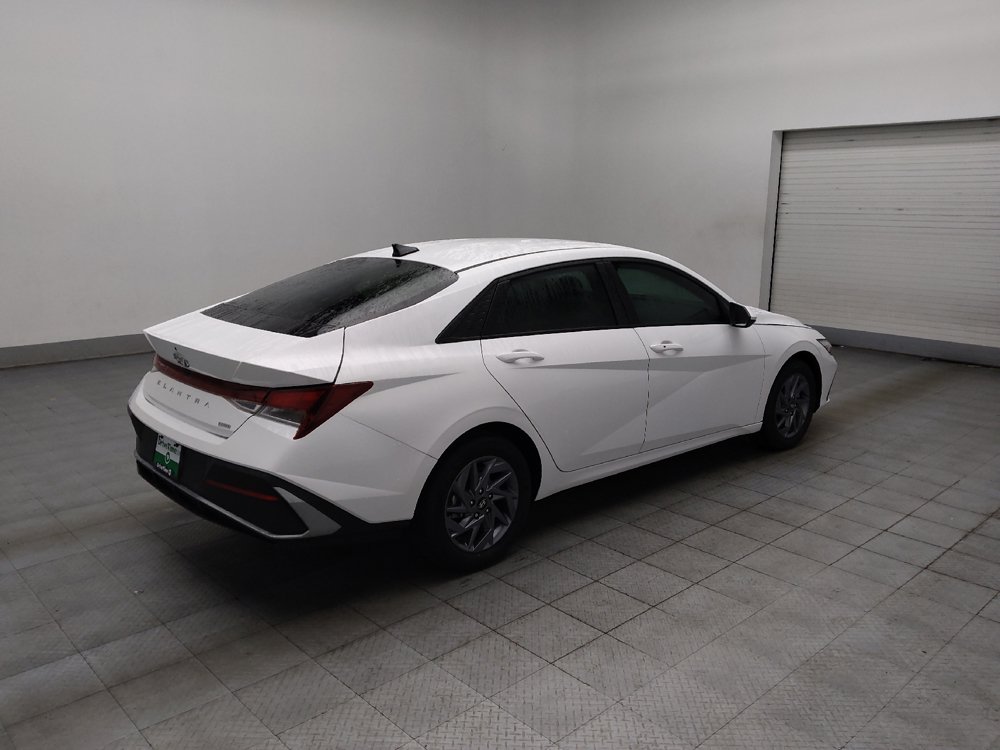 Used 2024 Hyundai Elantra Blue FWD image 10