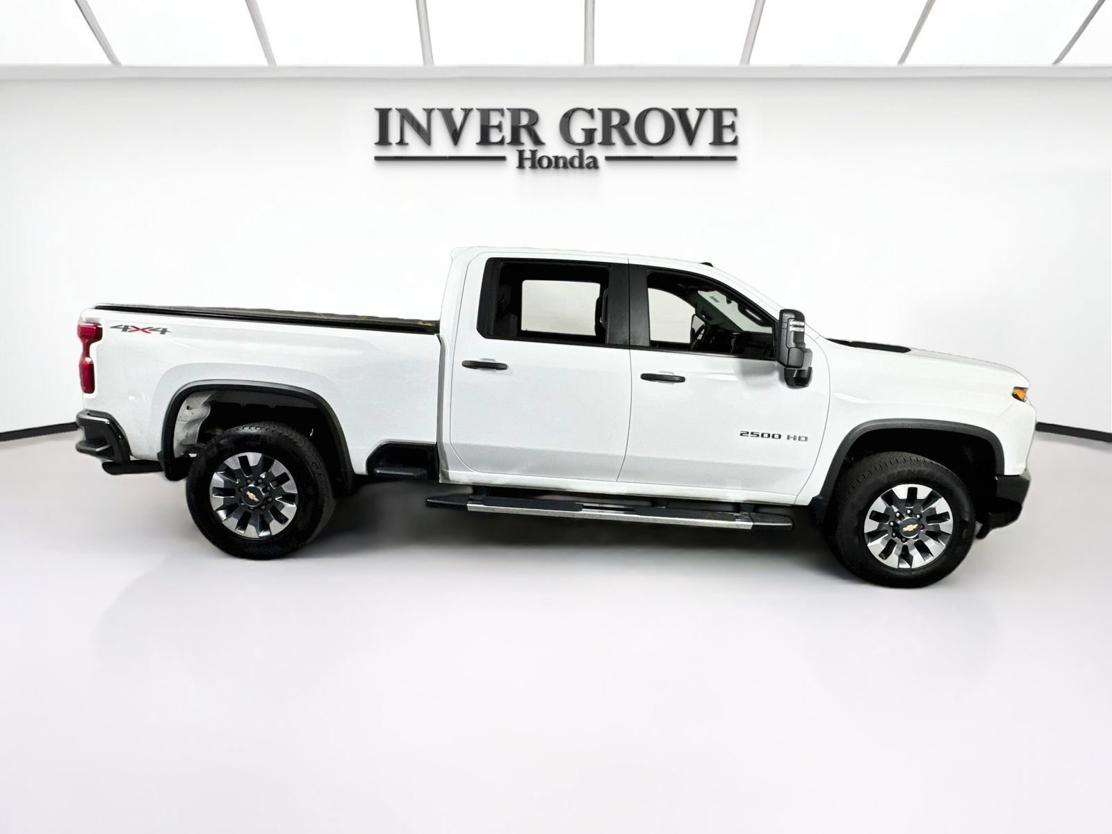 Used 2022 Chevrolet Silverado 2500 Custom w/ Custom Value Package AWD/4WD image 4