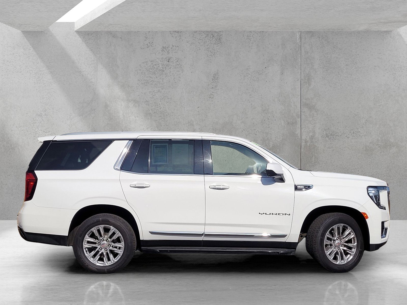 Used 2023 GMC Yukon SLT image 3