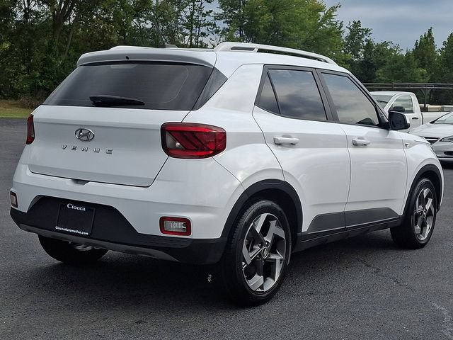 Used 2023 Hyundai Venue SEL FWD image 9