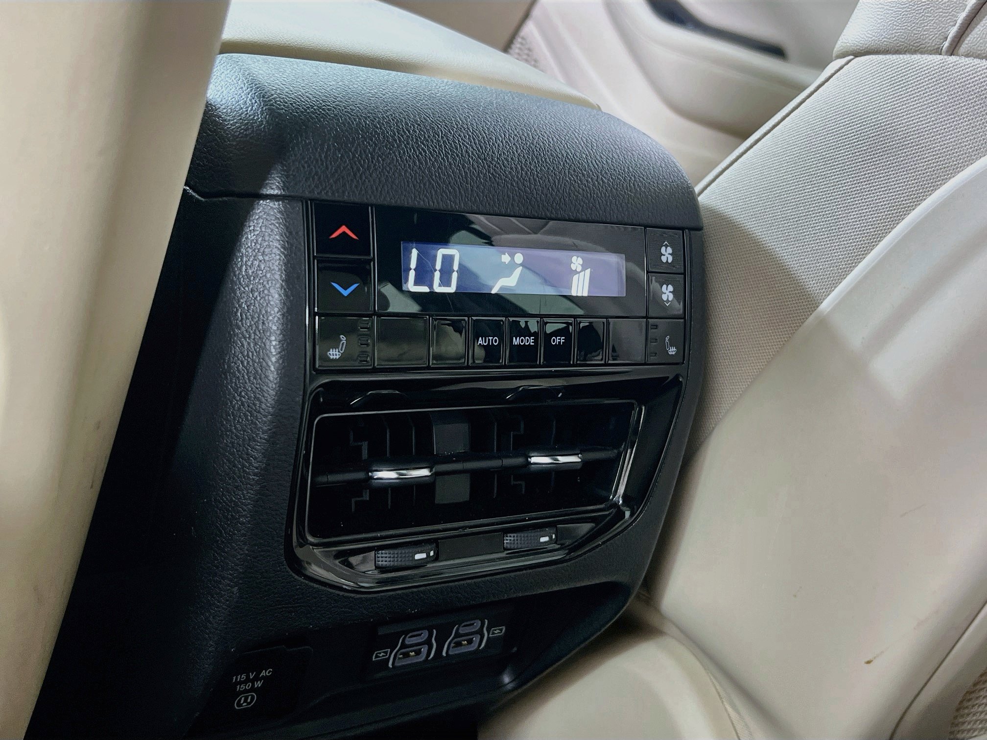 Used 2023 Jeep Grand Cherokee L Limited AWD/4WD image 26