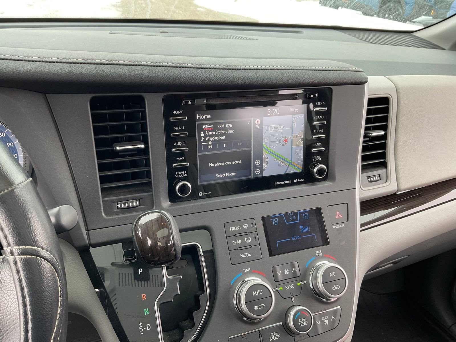 Used 2020 Toyota Sienna XLE w/ XLE Navigation Package image 35