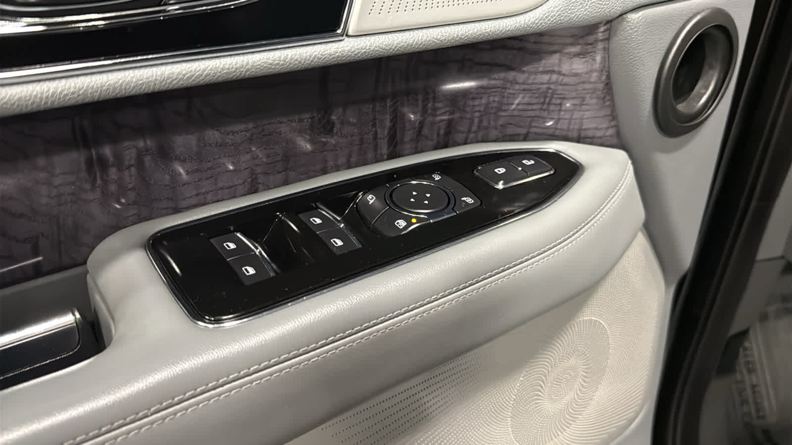 Used 2020 Lincoln Navigator Reserve w/ Equipment Group 208A Reserve AWD/4WD image 24