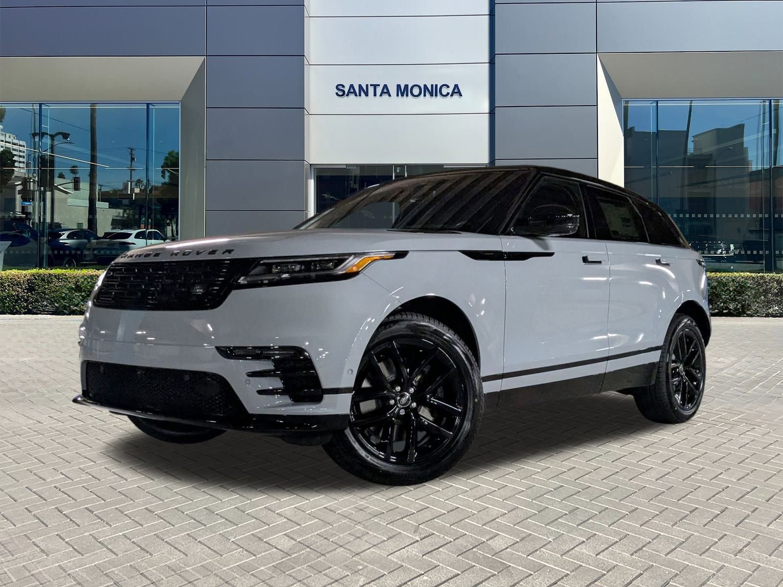 New 2026 Land Rover Range Rover Velar Dynamic SE image 1