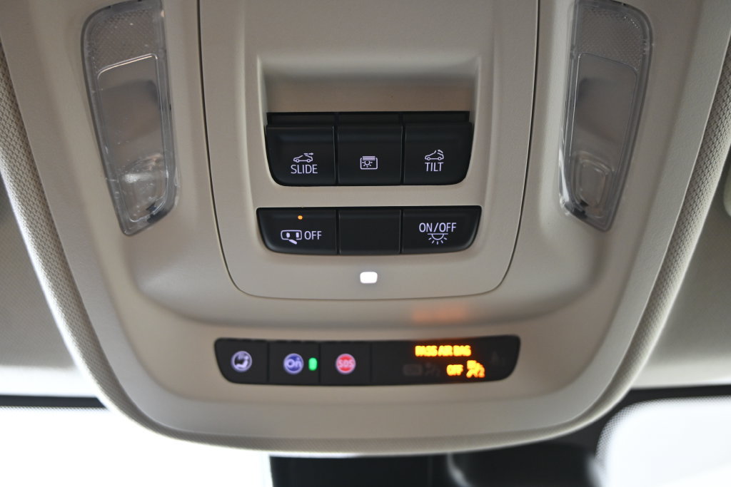 Used 2023 Buick Envision Essence w/ Sport Touring Package AWD/4WD image 32