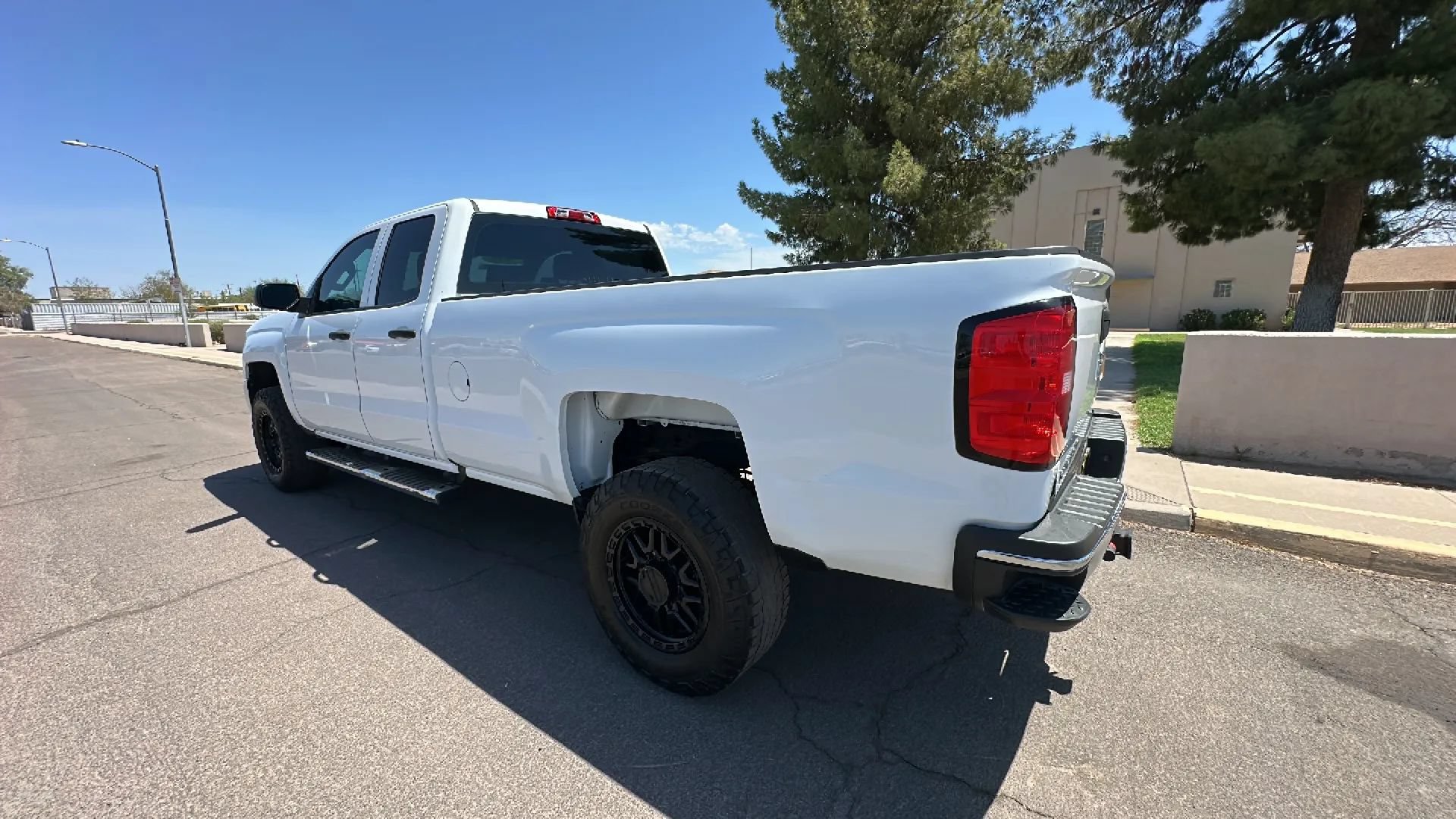 Used 2018 Chevrolet Silverado 2500 W/T RWD image 2