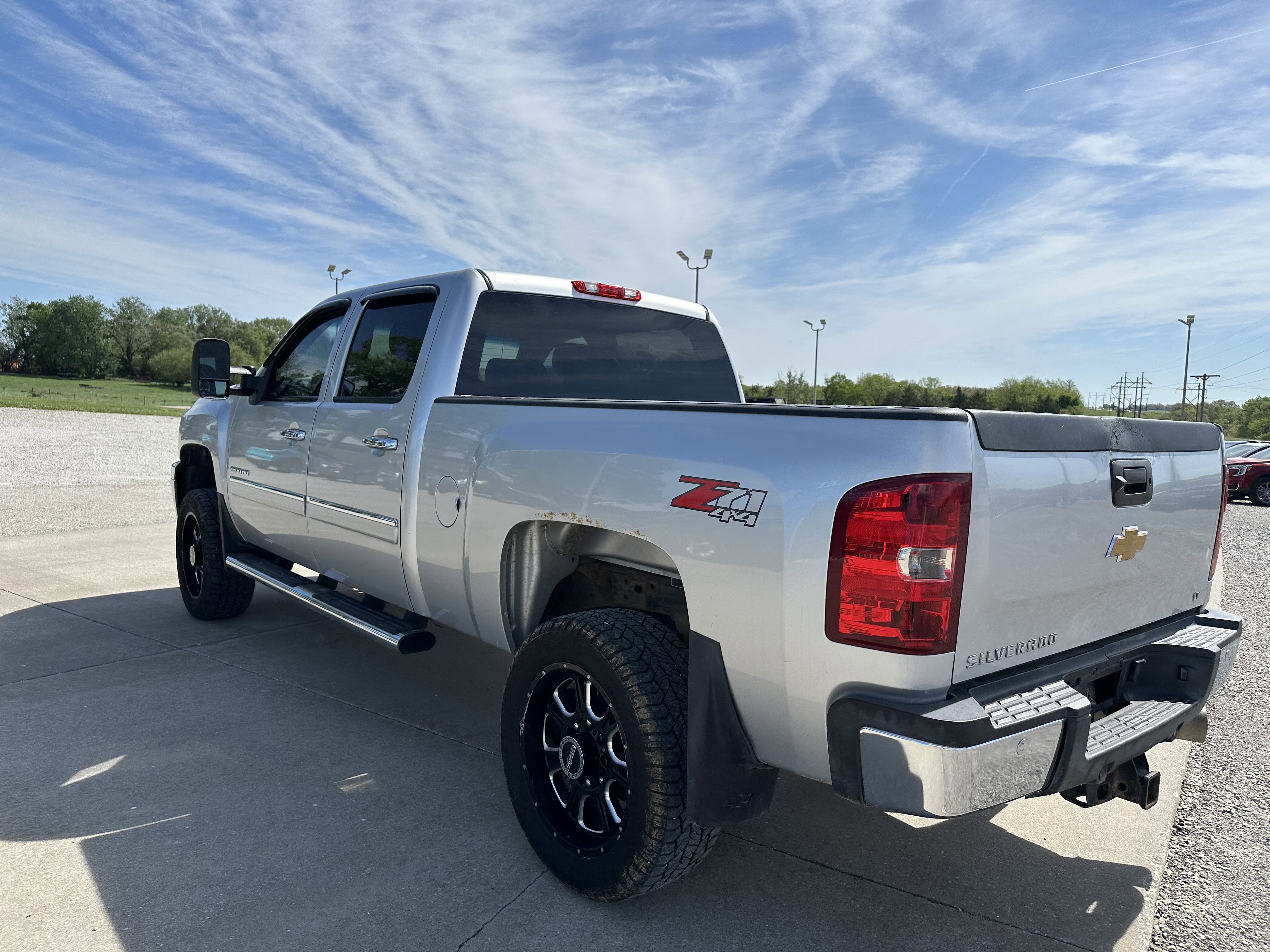 Used 2014 Chevrolet Silverado 2500 LT w/ Custom Sport Truck Package AWD/4WD image 2