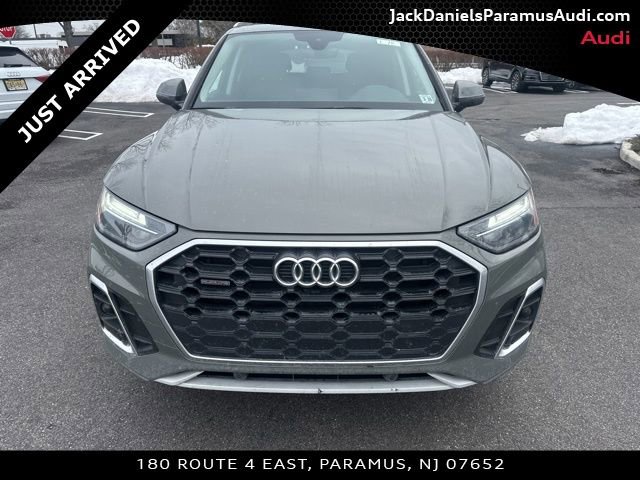 Used 2023 Audi Q5 2.0T Premium w/ Convenience Package image 2