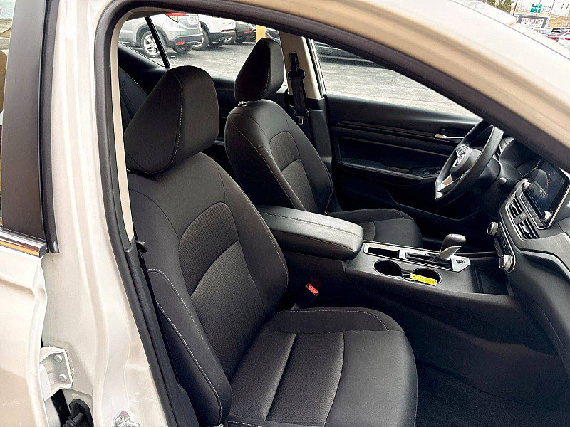 Used 2025 Nissan Altima 2.5 SV image 16