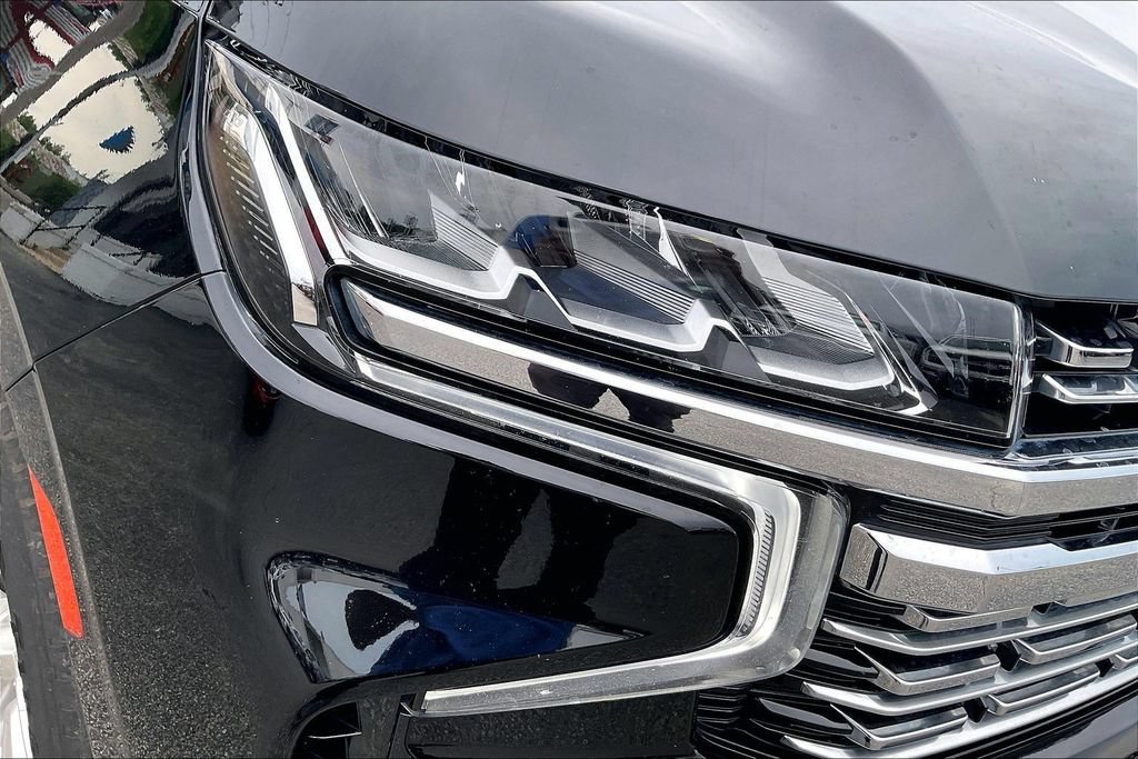 Used 2022 Chevrolet Suburban Premier AWD/4WD image 33
