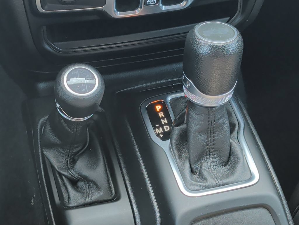 Used 2023 Jeep Wrangler Unlimited w/ Cold Weather Group AWD/4WD image 24