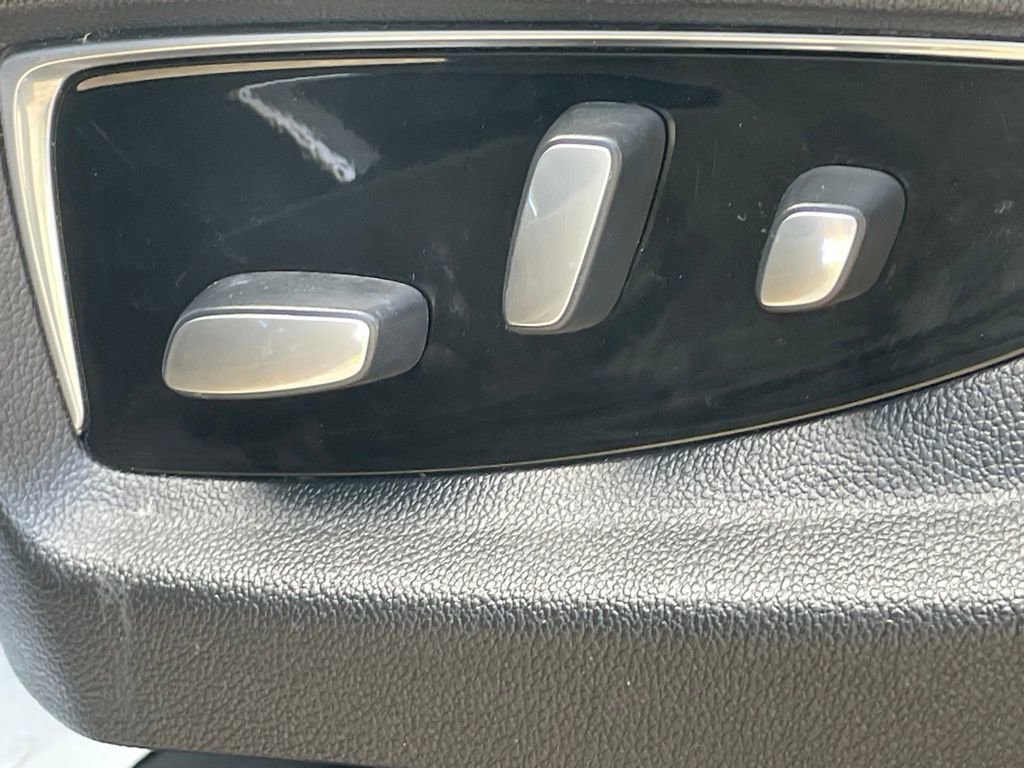 Certified 2020 Cadillac Escalade Luxury w/ Escalade Sport Edition image 32