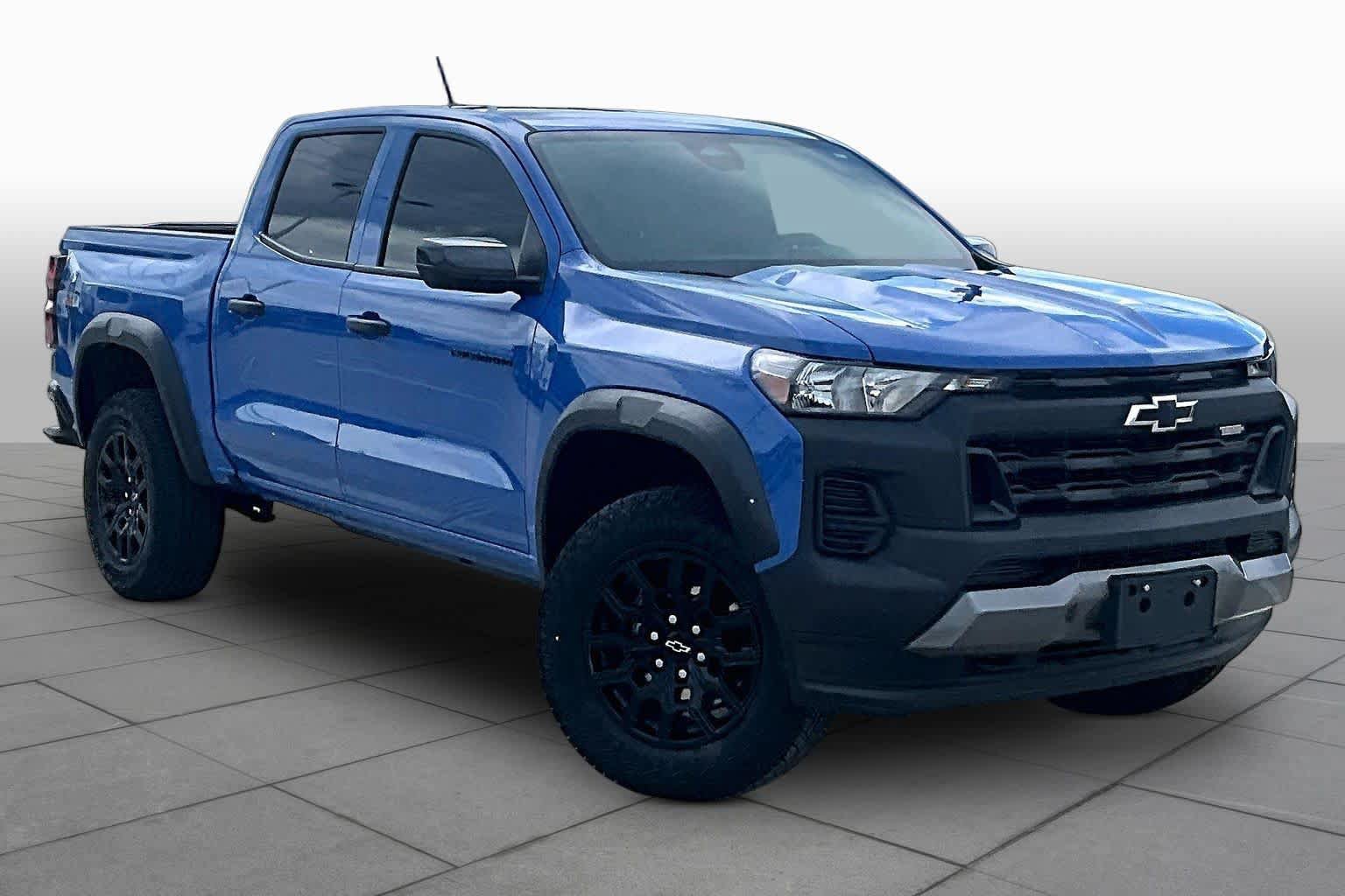 Used 2025 Chevrolet Colorado Trail Boss AWD/4WD image 2
