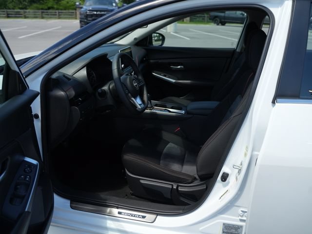 Used 2025 Nissan Sentra SR FWD image 12