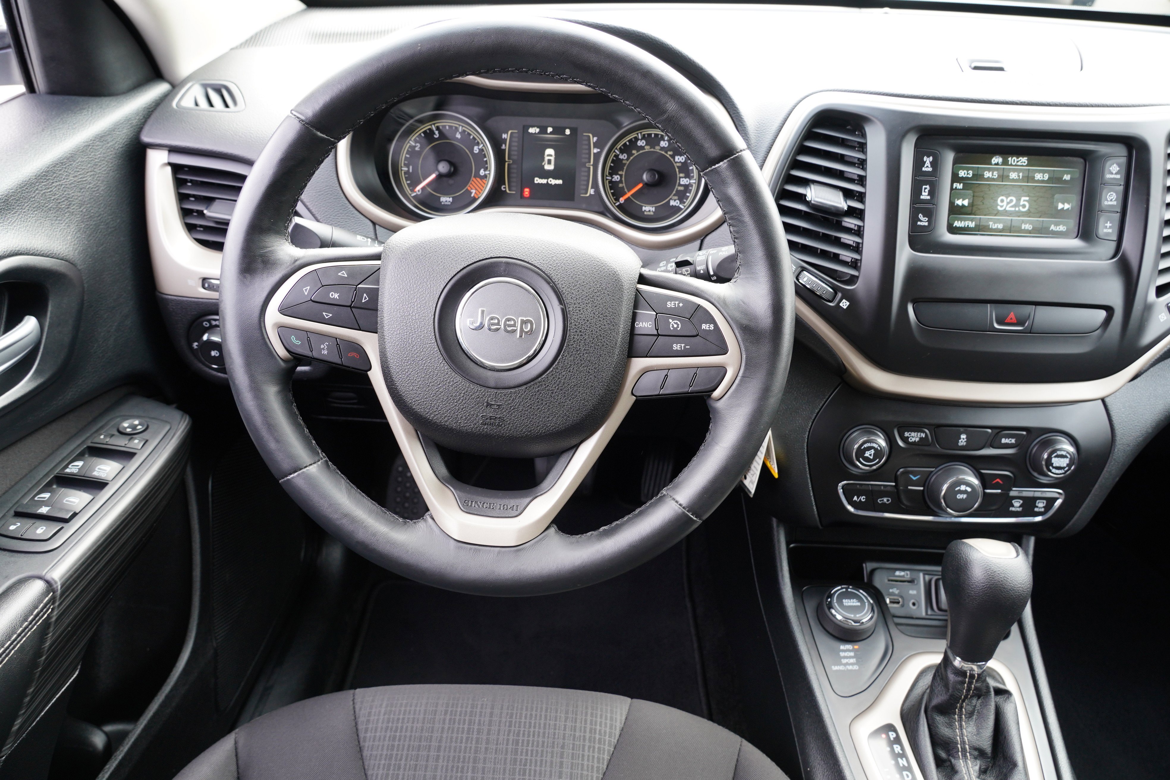 Used 2015 Jeep Cherokee Latitude image 20