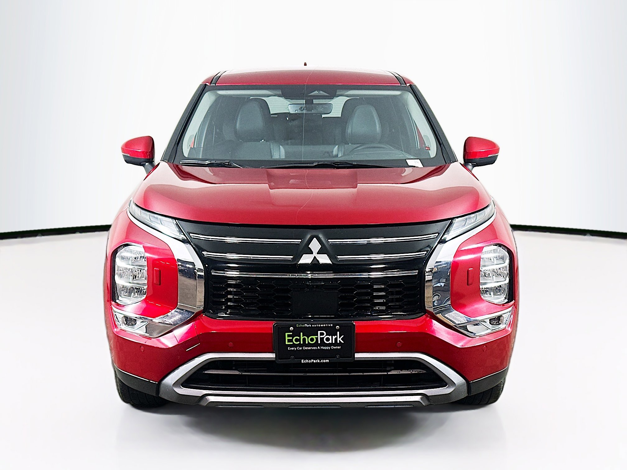 Used 2025 Mitsubishi Outlander SE image 2