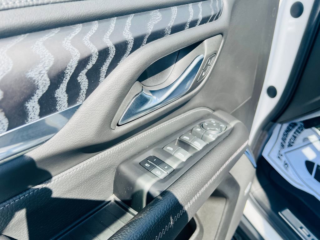 Used 2023 GMC Yukon Denali image 17