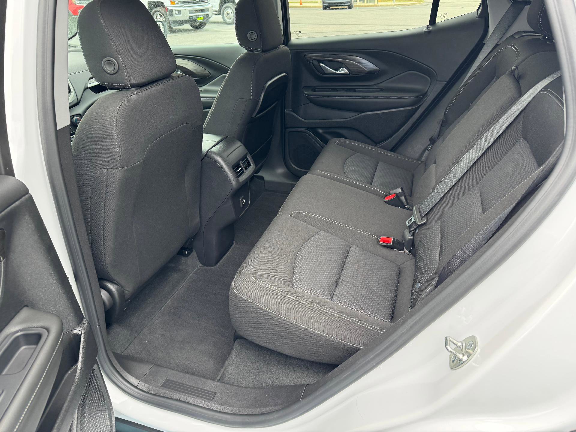 Used 2024 GMC Terrain SLE image 13