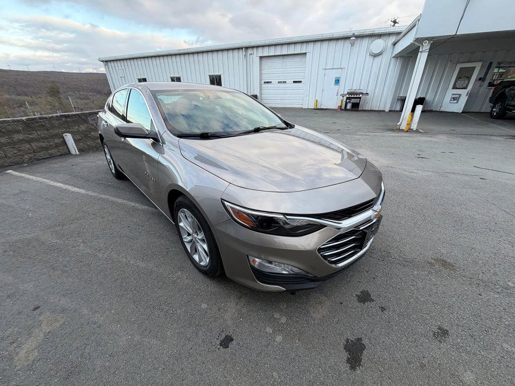 Used 2025 Chevrolet Malibu LT FWD image 7