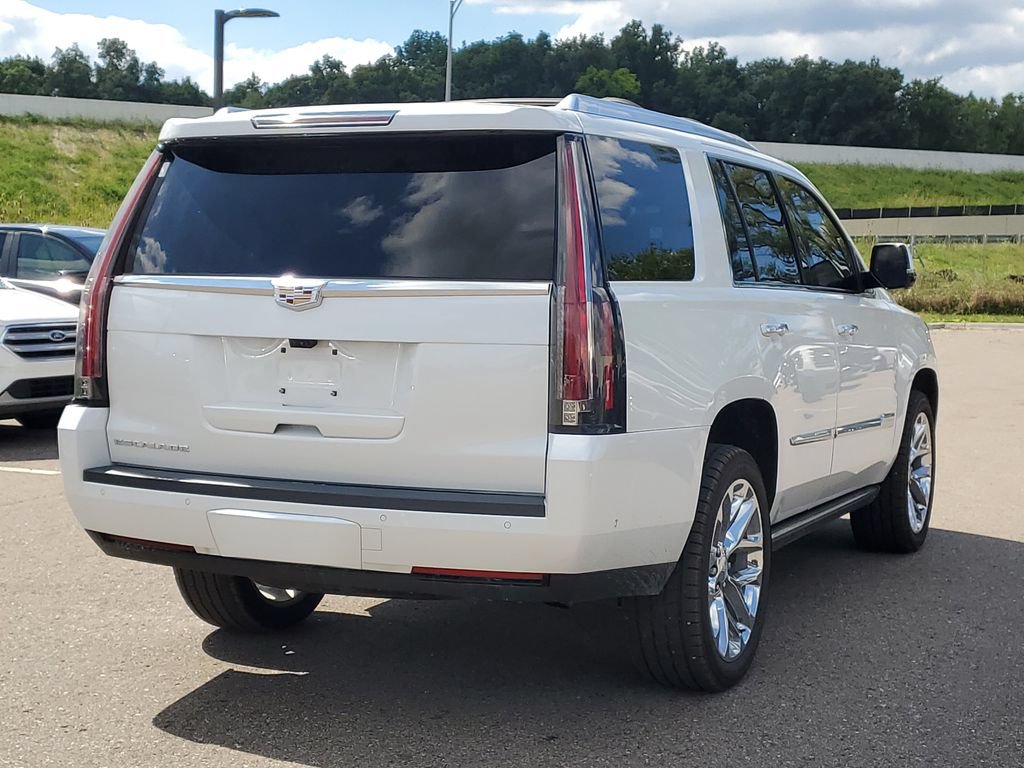 Used 2018 Cadillac Escalade Premium Luxury AWD/4WD image 3