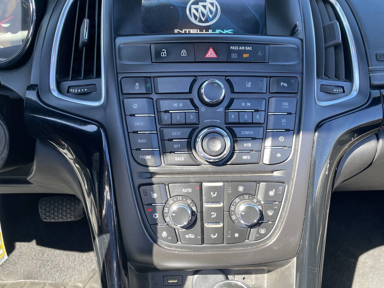 Used 2019 Buick Cascada Premium image 22