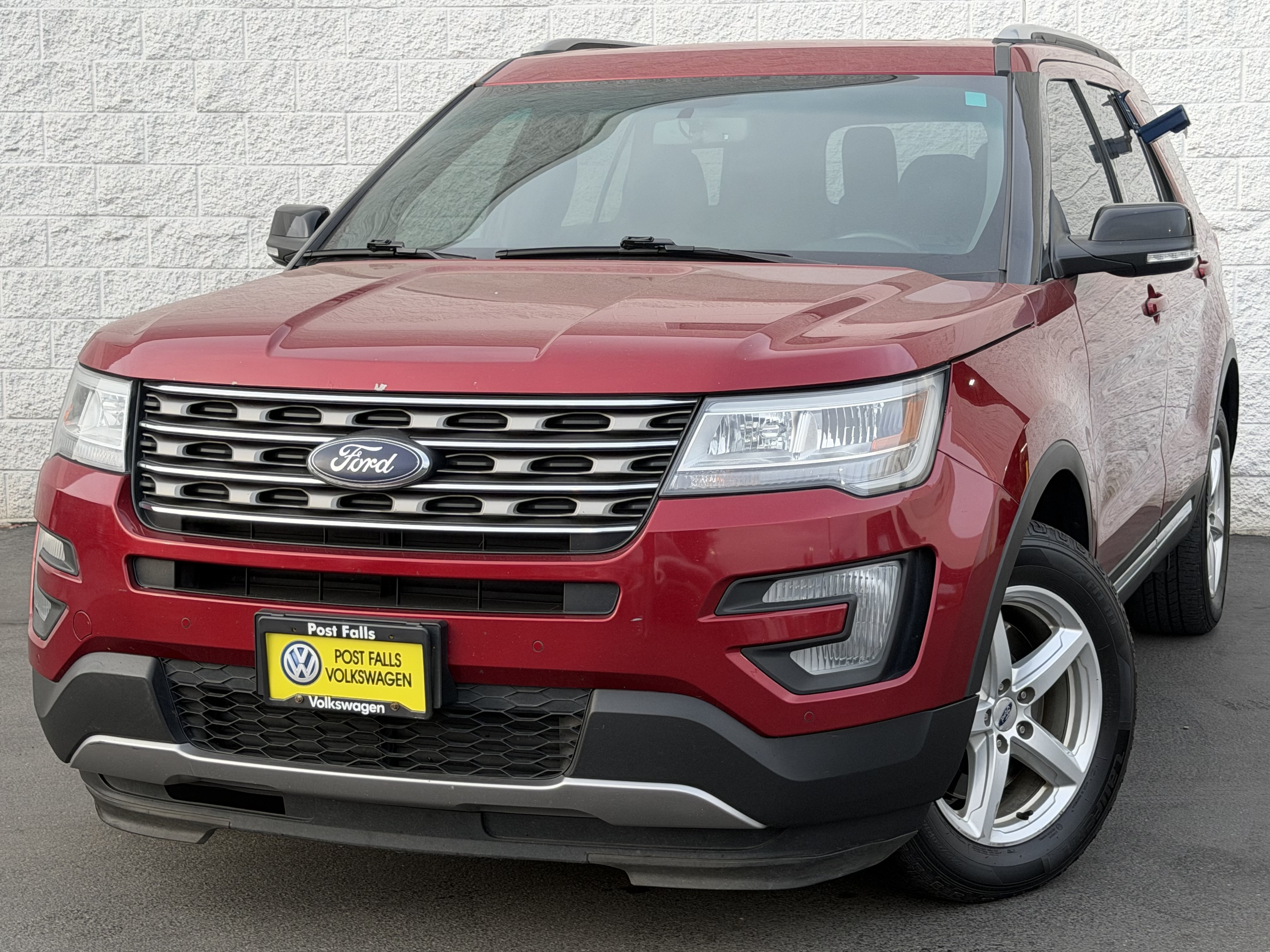 Used 2016 Ford Explorer XLT w/ Equipment Group 202A AWD/4WD image 3