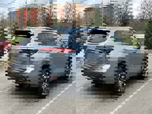 Used 2022 Toyota Highlander XLE image 24