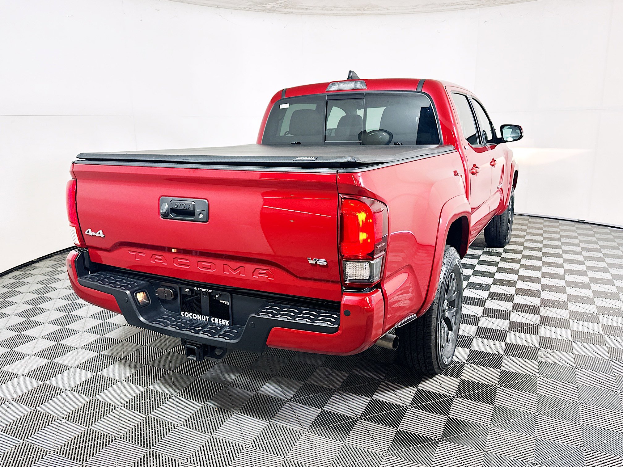 Used 2023 Toyota Tacoma SR5 AWD/4WD image 3