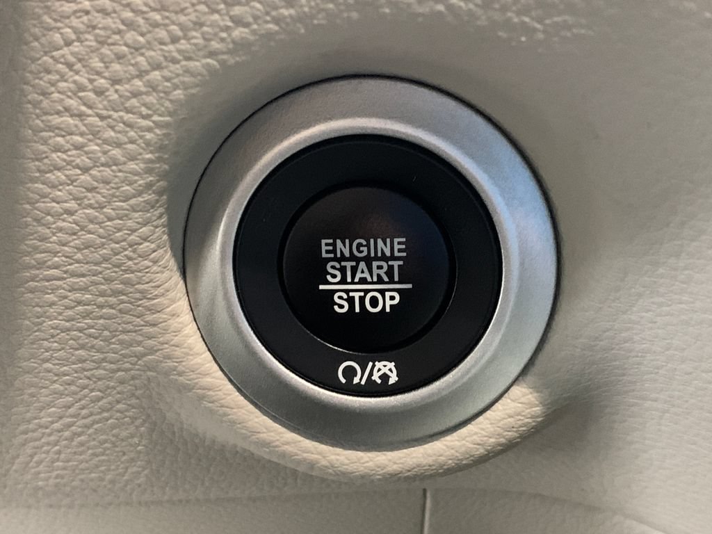 Used 2020 Chrysler Pacifica Limited w/ Advanced Safetytec Group FWD image 30