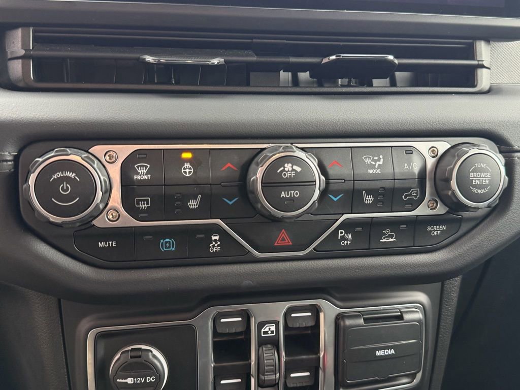 Certified 2025 Jeep Wrangler Unlimited Sahara w/ Safety Group image 24