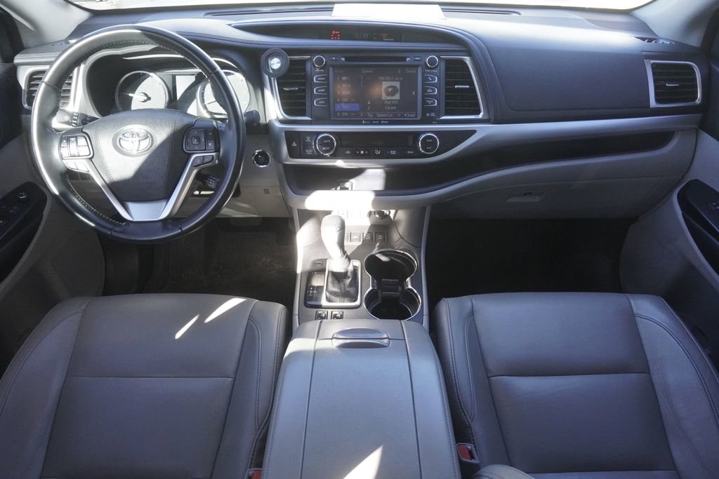 Used 2018 Toyota Highlander XLE image 9