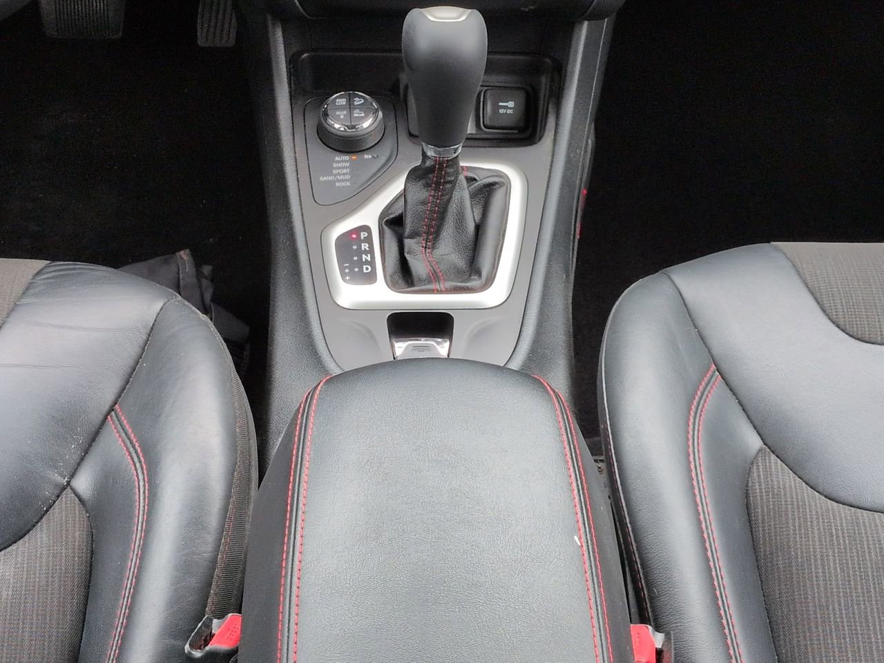 Used 2016 Jeep Cherokee Trailhawk w/ Comfort/Convenience Group AWD/4WD image 19