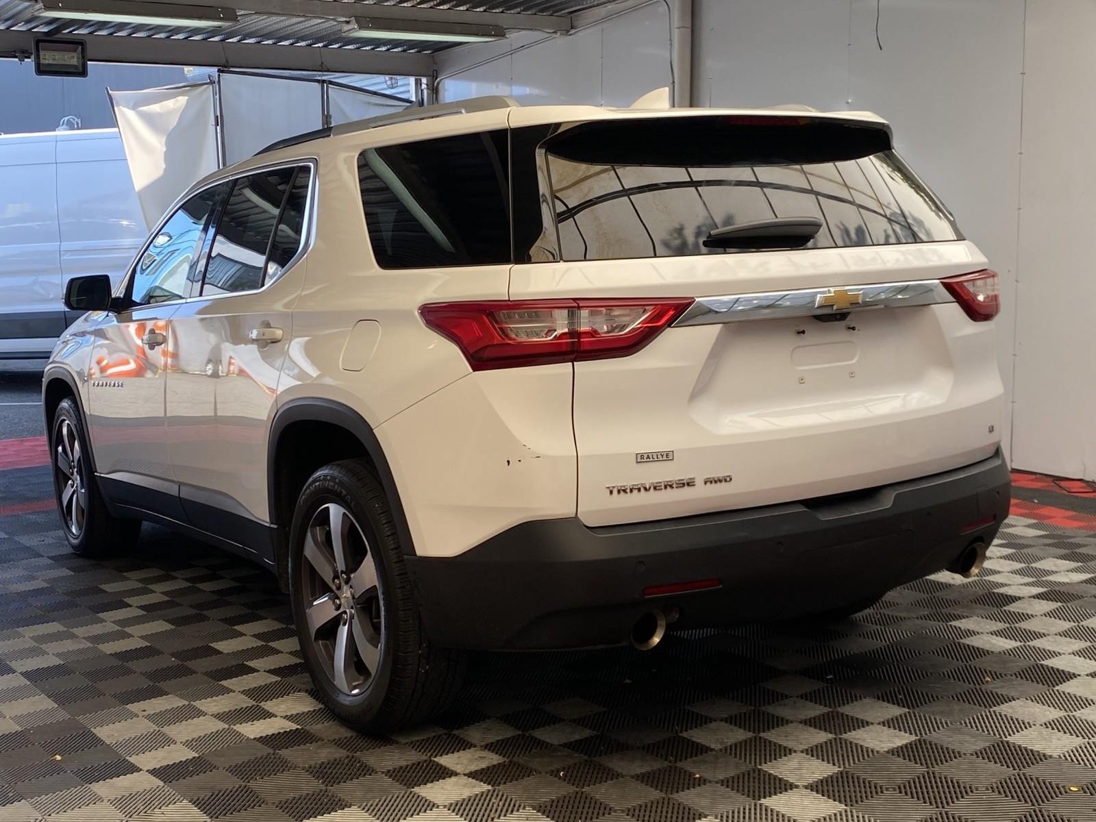Used 2018 Chevrolet Traverse LT AWD/4WD image 4