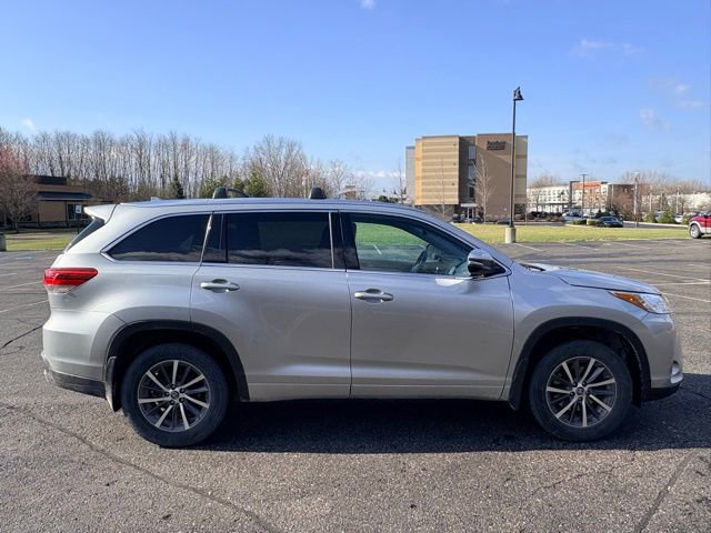 Used 2018 Toyota Highlander XLE AWD/4WD image 6