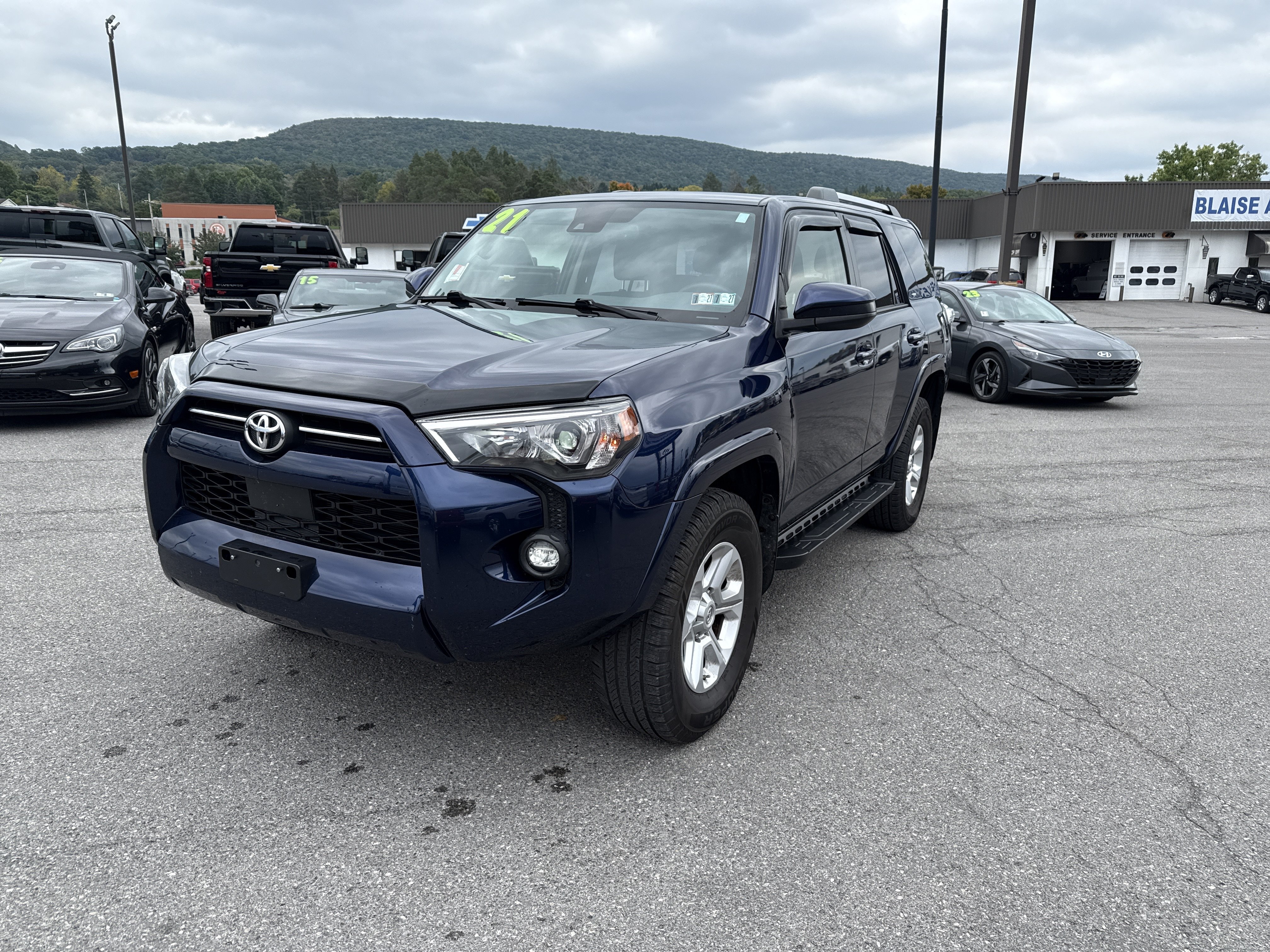 Used 2021 Toyota 4Runner SR5 AWD/4WD image 7