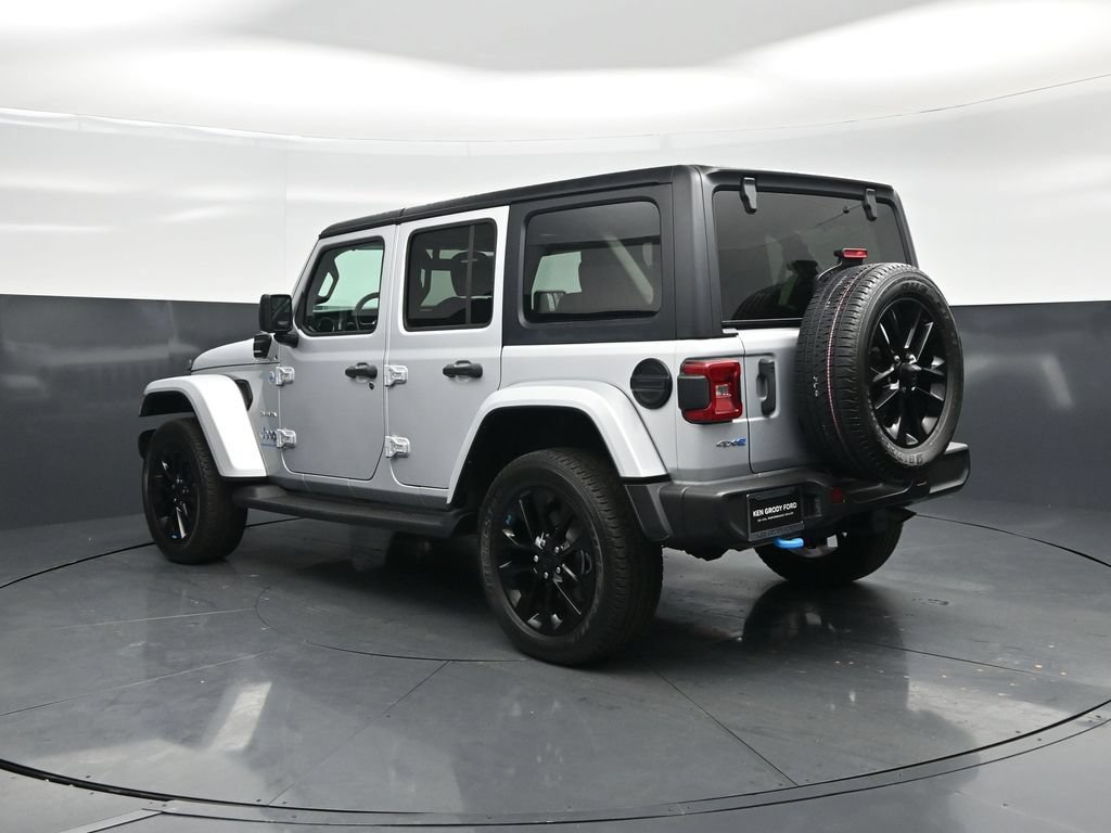 Used 2023 Jeep Wrangler Unlimited Sahara w/ Cold Weather Group AWD/4WD image 7