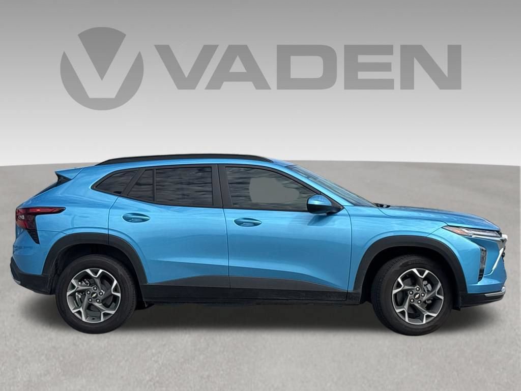 Used 2025 Chevrolet Trax LT FWD image 25