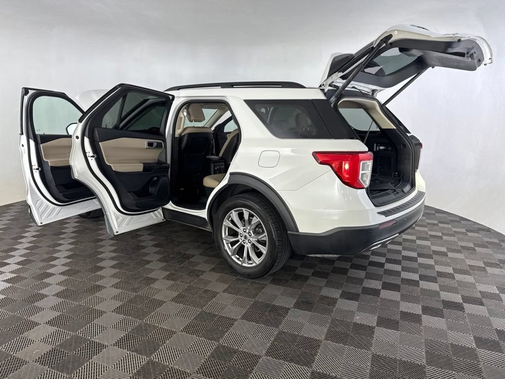 Used 2020 Ford Explorer XLT w/ Equipment Group 202A AWD/4WD image 18