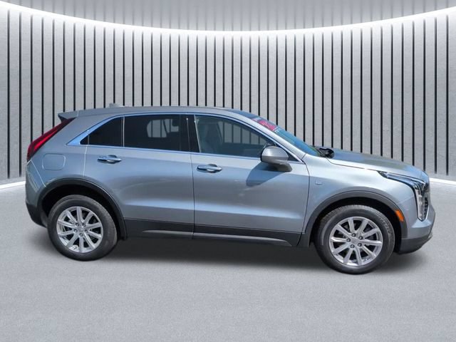 Certified 2023 Cadillac XT4 Luxury w/ Cold Weather Package AWD/4WD image 3