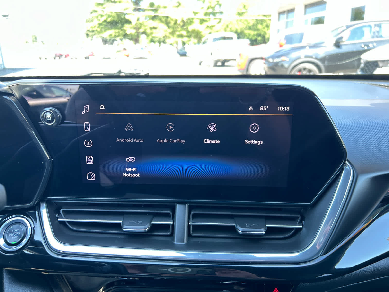 Used 2024 Chevrolet Trax RS w/ Sunroof Package FWD image 17