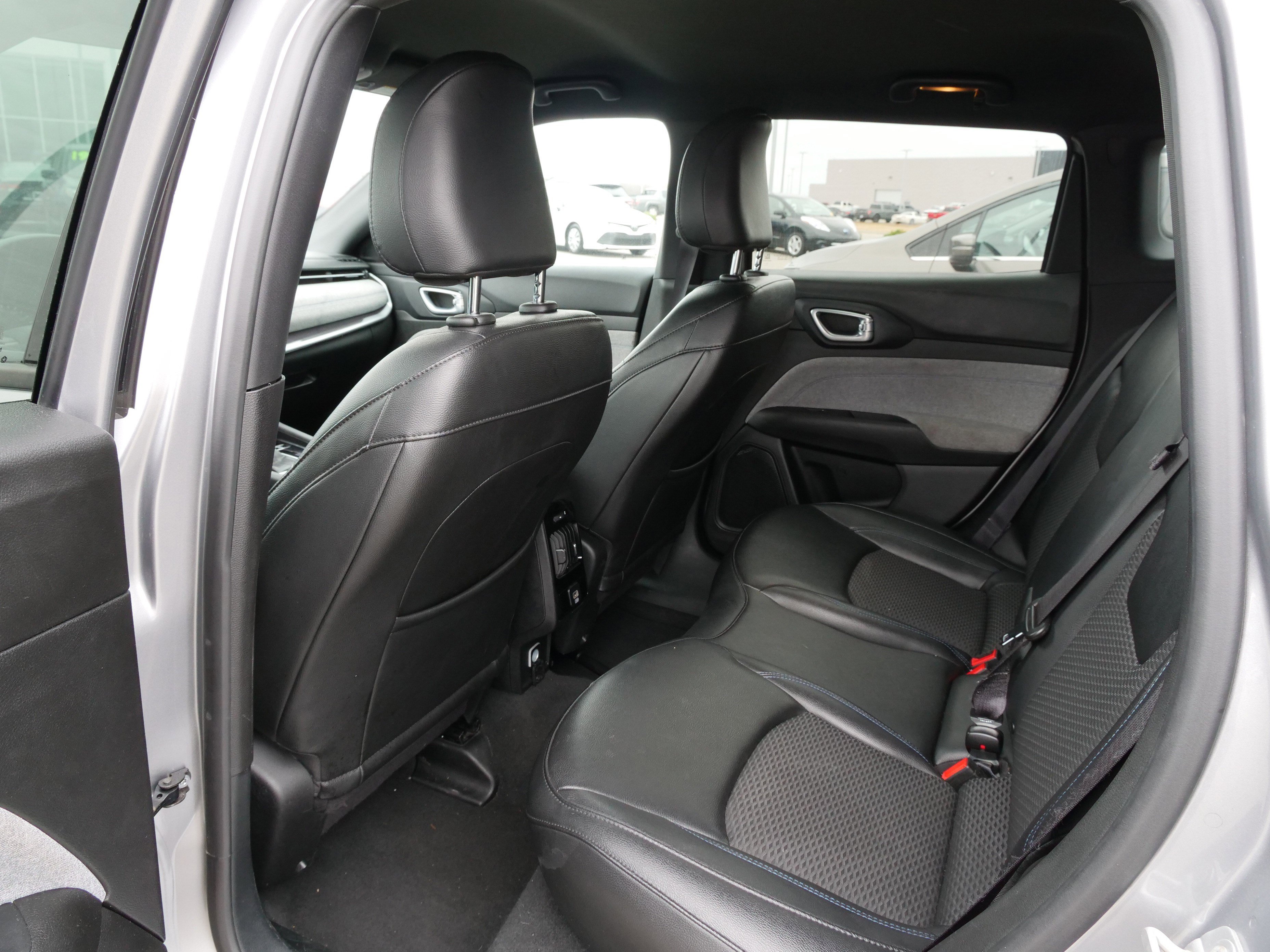 Used 2024 Jeep Compass Latitude image 14