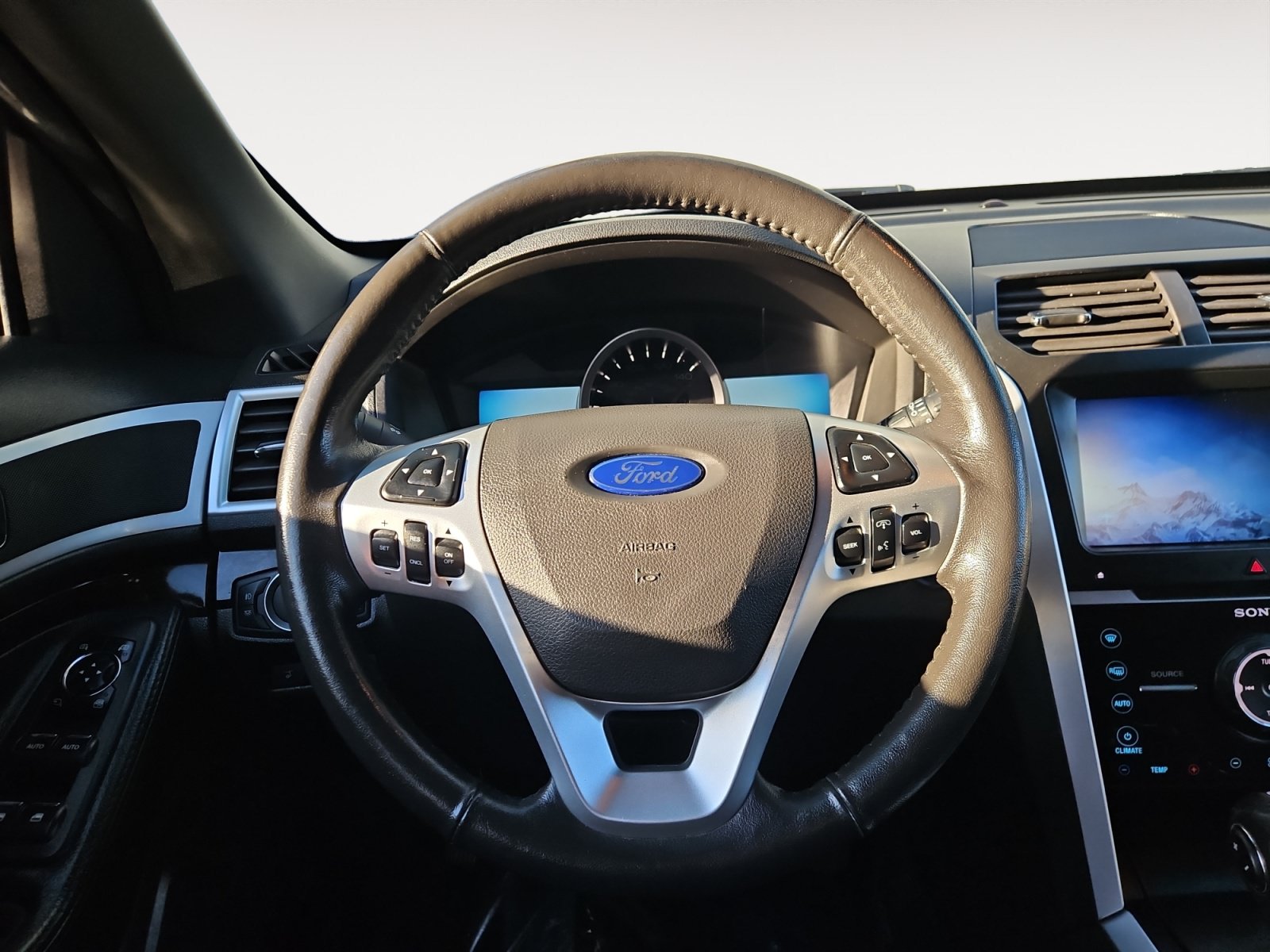 Used 2014 Ford Explorer Limited w/ Equipment Group 302A AWD/4WD image 12