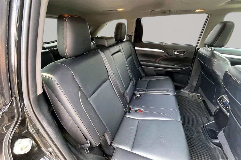 Used 2019 Toyota Highlander XLE AWD/4WD image 27