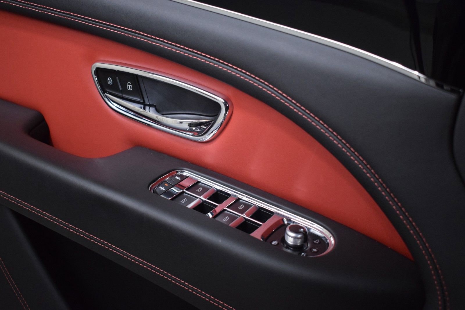 Certified 2022 Bentley Bentayga image 40