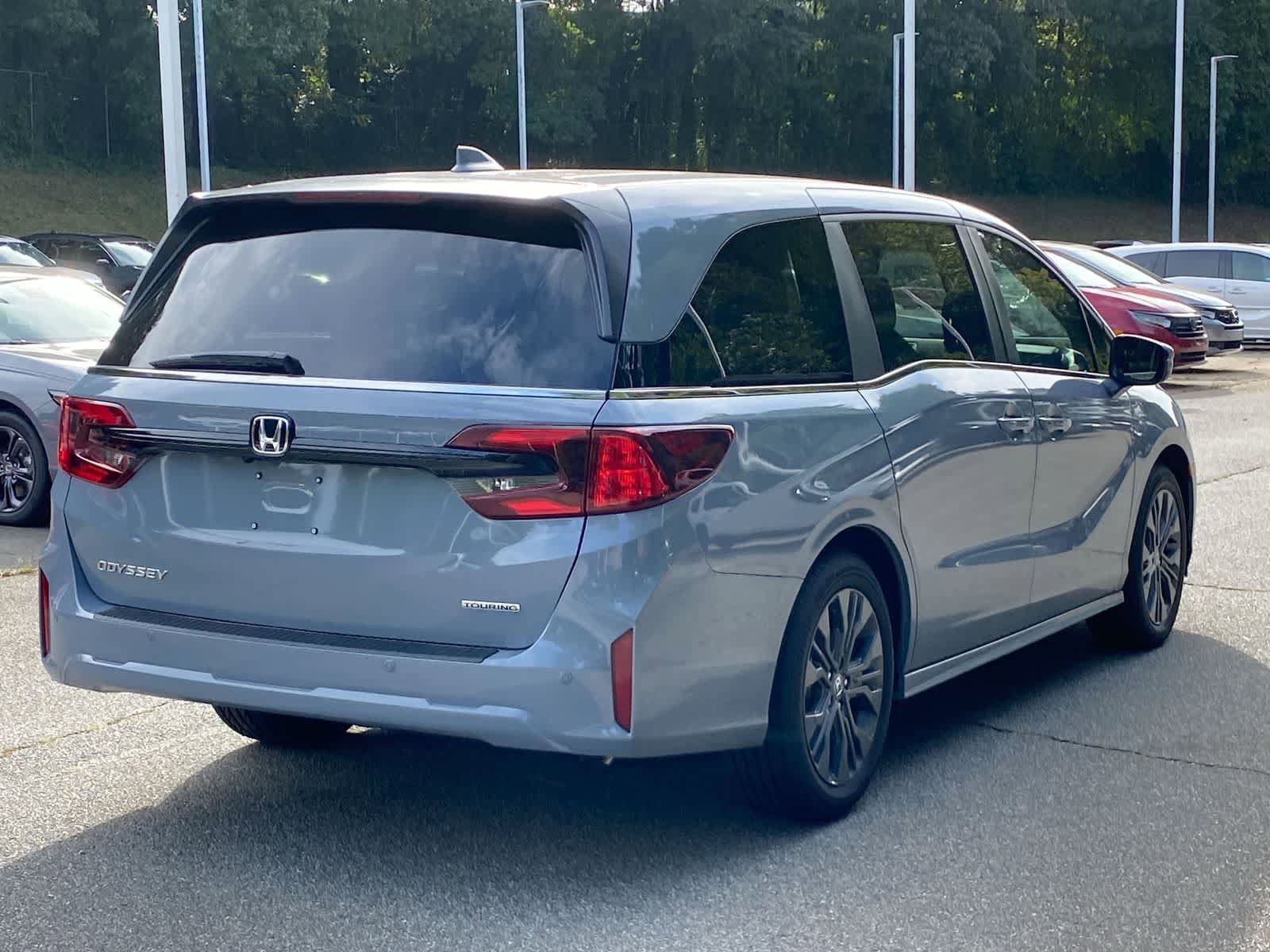 New 2026 Honda Odyssey Touring image 4