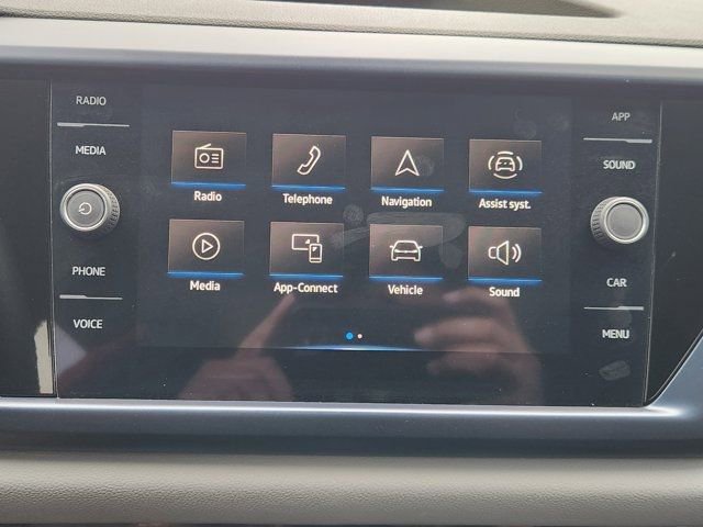 Used 2023 Volkswagen Taos SE w/ Panoramic Sunroof Package image 5
