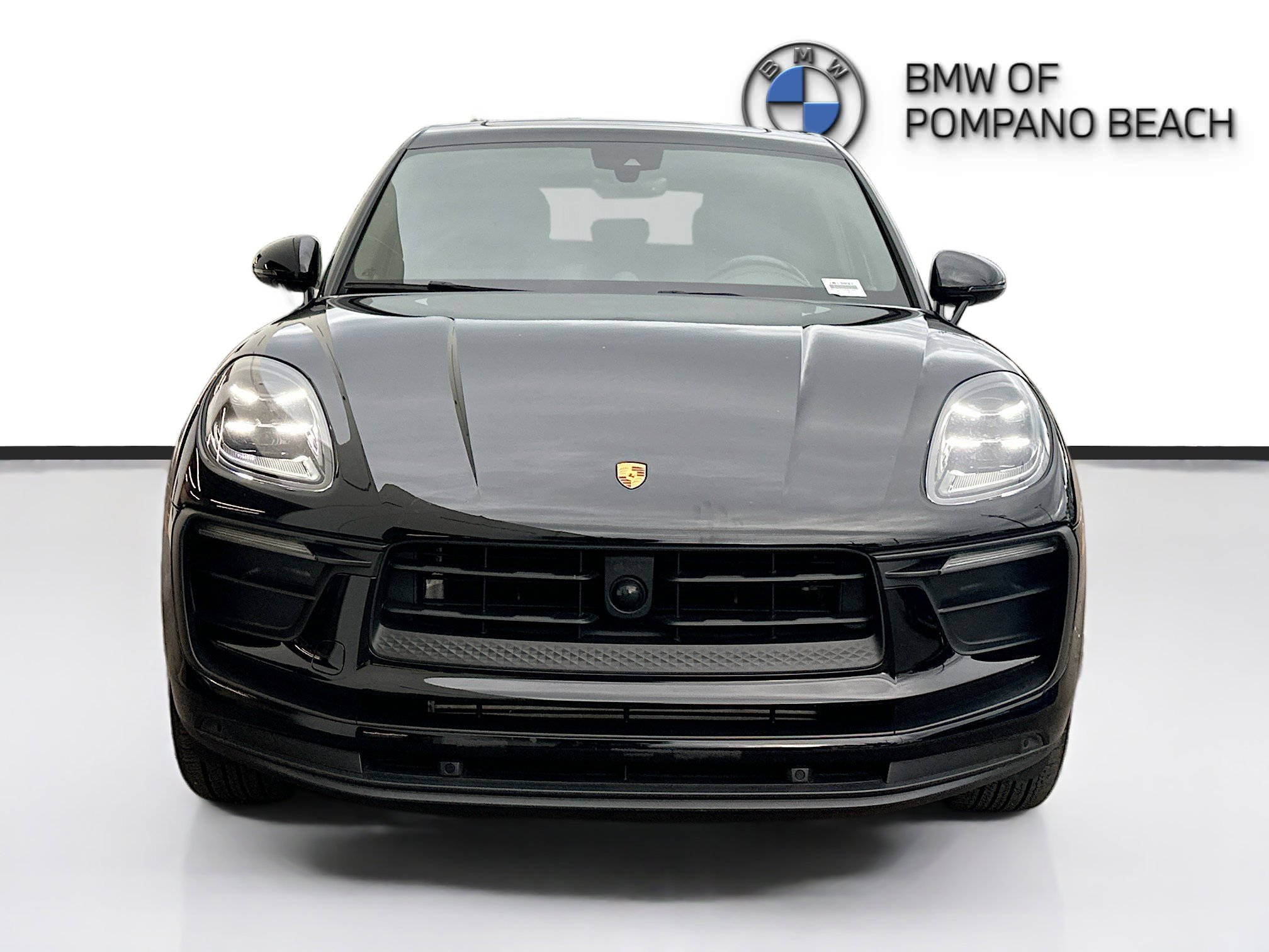 Used 2024 Porsche Macan image 2