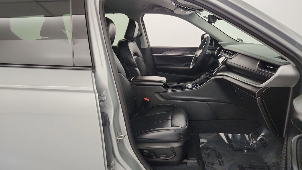 Used 2023 Jeep Grand Cherokee L Limited w/ Luxury Tech Group II image 35