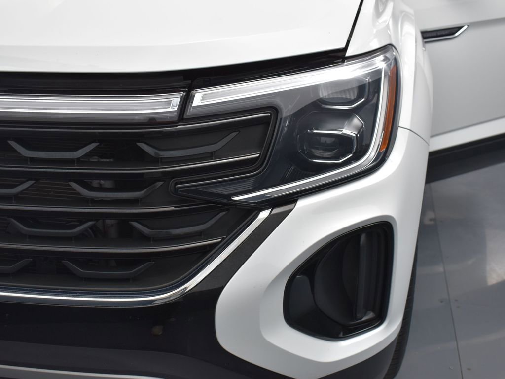 Used 2024 Volkswagen Atlas Cross Sport SE image 40