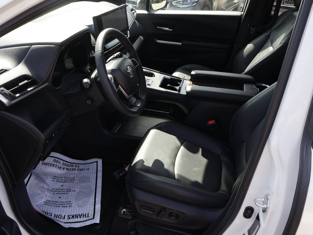 Used 2025 Toyota Sienna Platinum AWD/4WD image 21